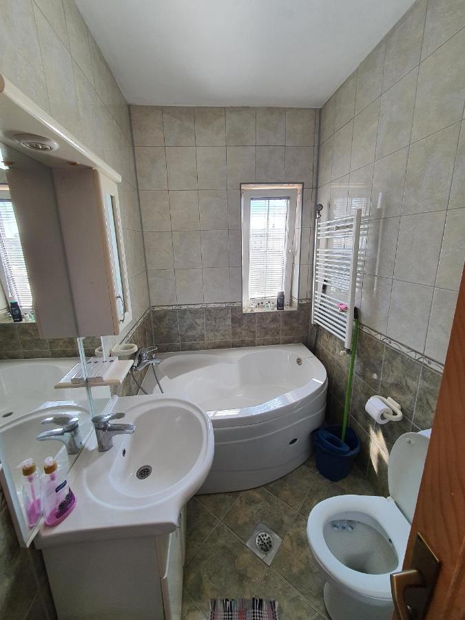 Zogu Apartments - City View Пристина Екстериор снимка